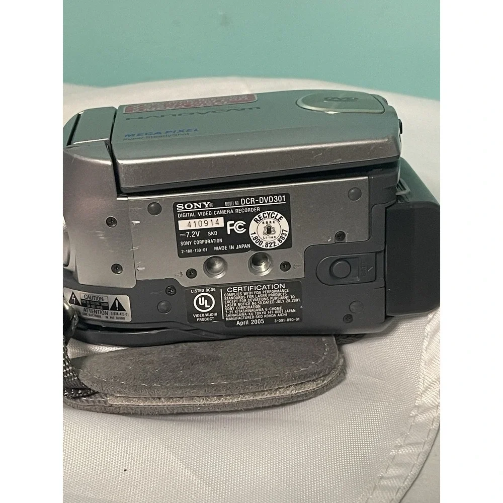 Sony Handycam DCR-DVD301 Mini‎ DVD Camcorder – For Parts